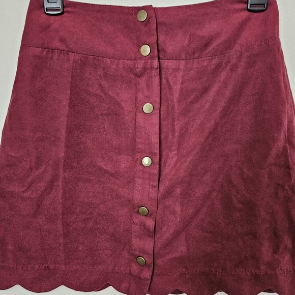 Xhilaration Skirt Burgundy Red Suede Buttons Front Scallop Hem Mini Casual - Picture 2 of 11